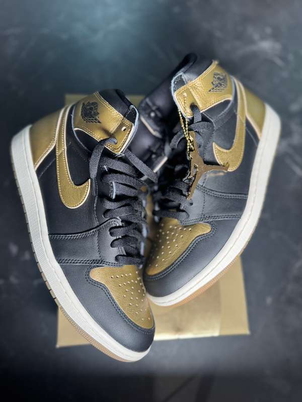 Jordan 1 High Metalic Gold - 1