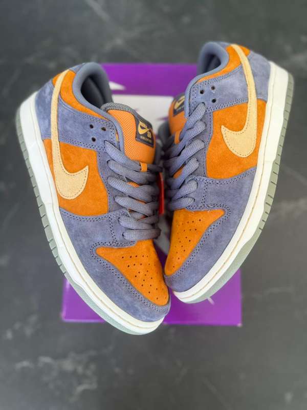 Dunk Low Sb Light Carbon - 1