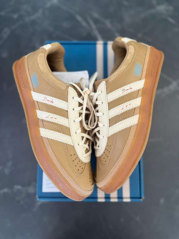Gazelle Indoor Bad Bunny Messi - 1