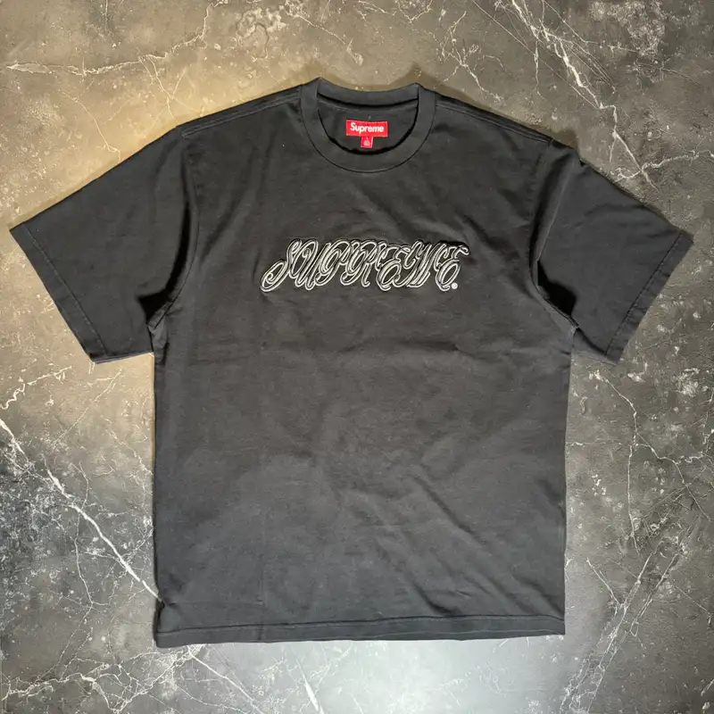 Supreme Raised Scrip Black SS Top - Supreme | Hassuru