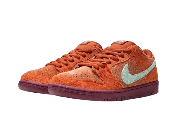 Dunk Low SB Mystic Red - 1